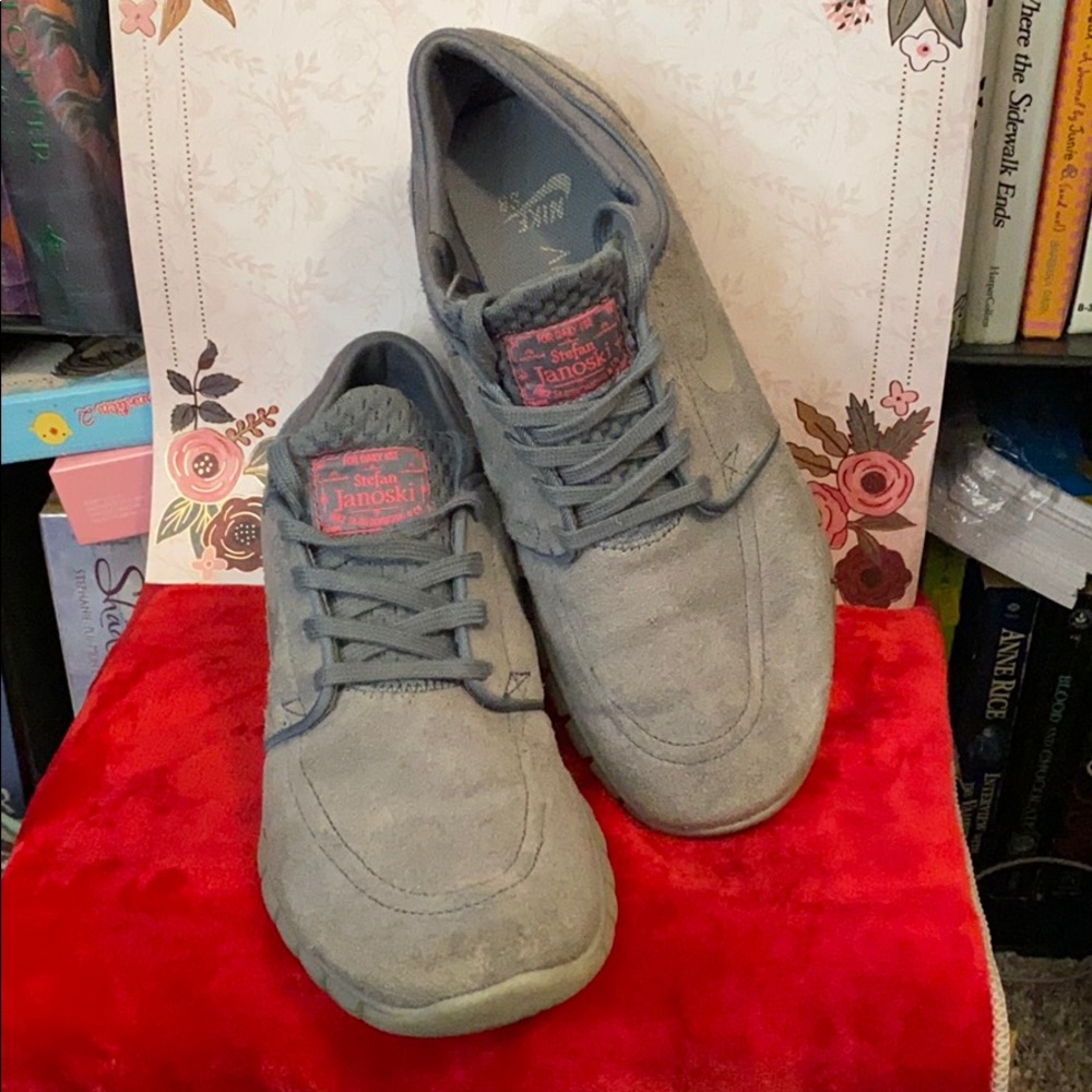 Nike Janoski Suede Tennis Shoe